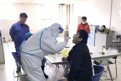 滕州市善南社區(qū)衛(wèi)生服務(wù)中心全面推進冷鏈非冷鏈場所與重點人員核酸檢測采樣工作